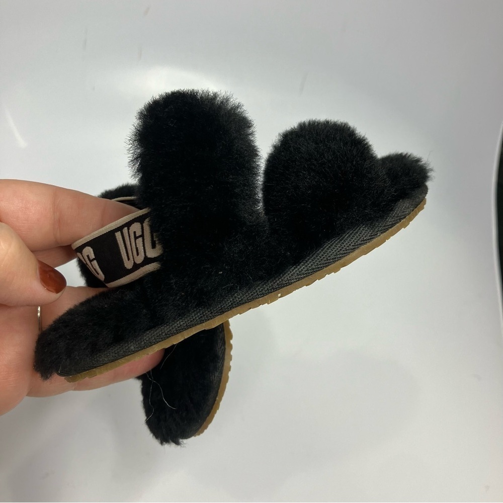UGG Kids oh Yeah slides black & white size‎ 6